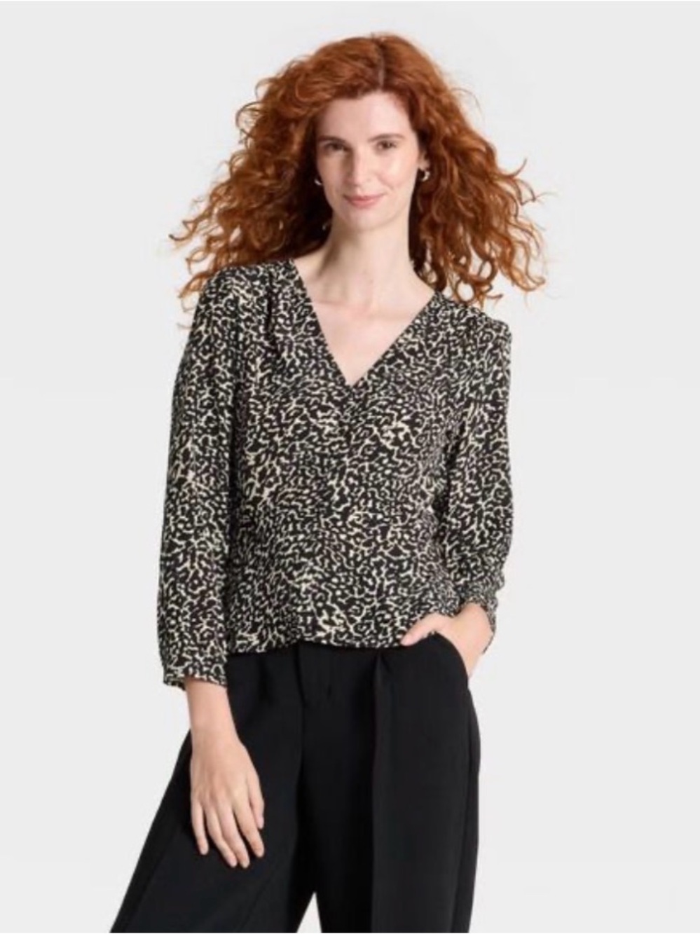 a new day Women’s animal print v neck blouse XL NEW